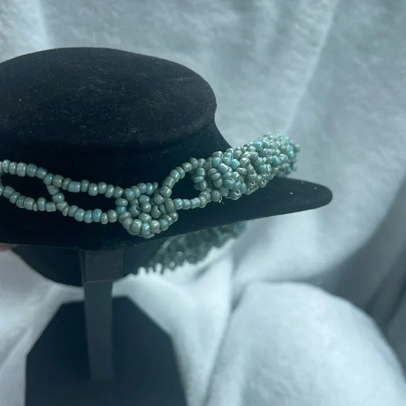 Elegant turquoise green blue Beaded Necklace nwot - Picture 3 of 5